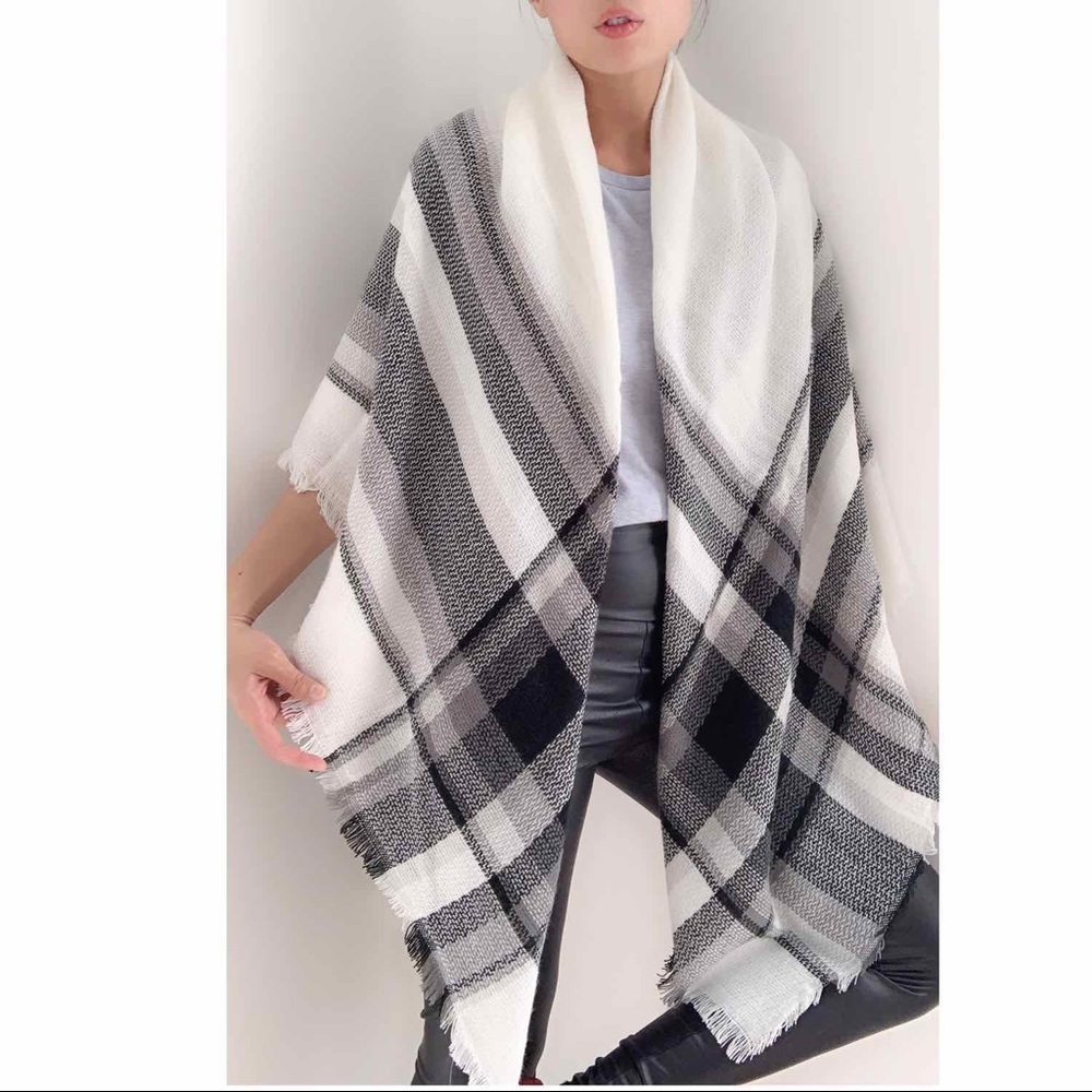 JET SET Oversized Plaid Blanket Scarf - Picture 3 of 8